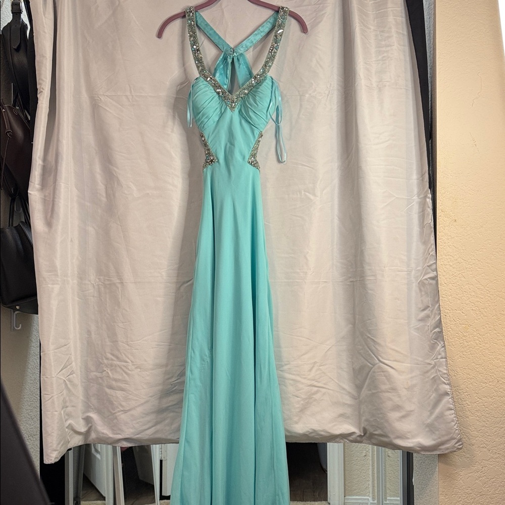 ✨ Faviana Tiffany Blue Beaded Gown V/halter beaded neck, side cutouts – Size 2 ✨
